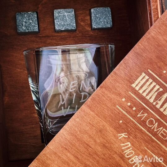 Набор под виски - стакан с гравировкой и камни