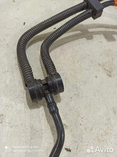 Трубка топливная с клапаном паров