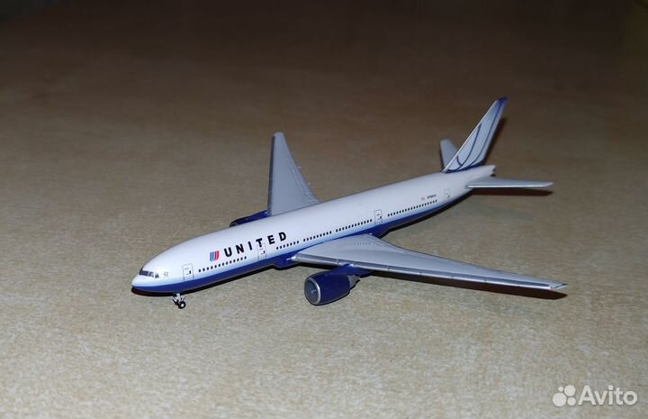 Модель самолета Herpa Boeing 777-200ER United