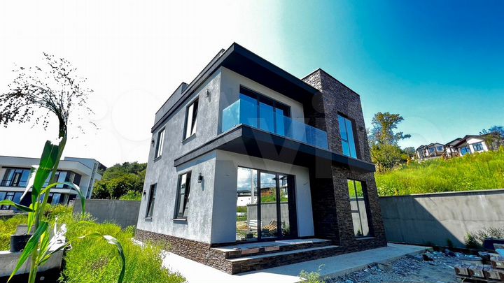 Коттедж 215 м² на участке 4 сот.