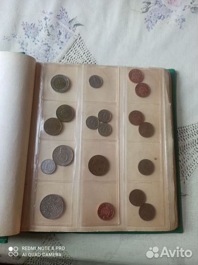 Альбом с иностранными монетами одним лотом