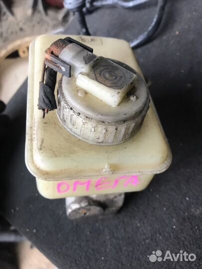 Главный тормозной цилиндр Opel Omega