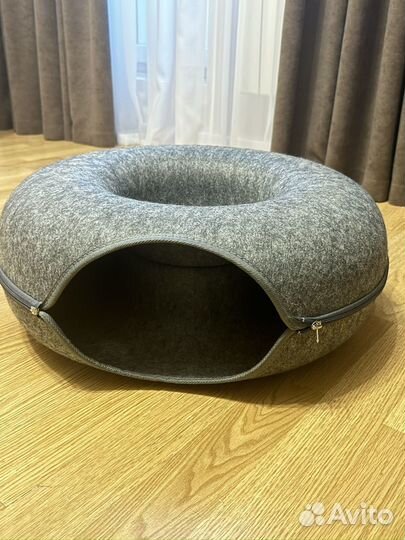 Домик лежанка для кошки из войлока