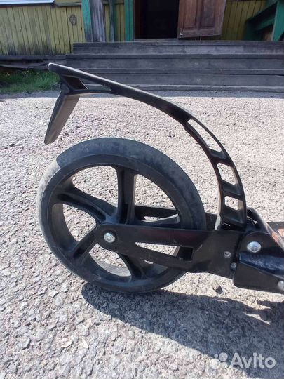 Два самоката