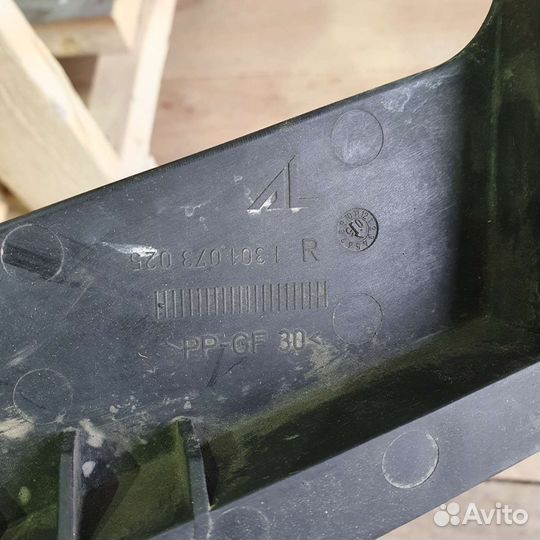 Кронштейн фары правый BMW X3 E83