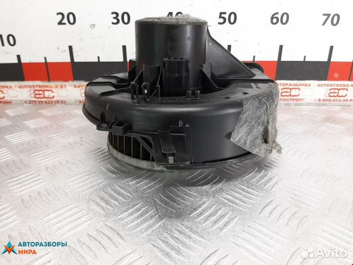 Моторчик печки Skoda Rapid 2015 6R2819015