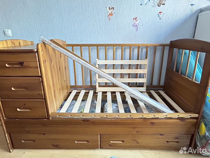 Детская кроватка с комодом