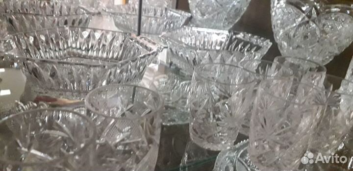 Хрусталь. Много. В идеальном состоянии