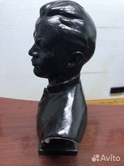 Бюст Ленина