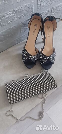 Босоножки черные