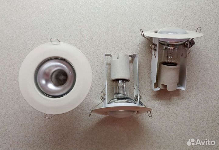 Светильник точечный белый с лампой