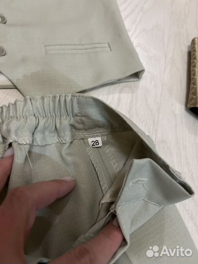 Детский классический костюм 104 и две жилетки