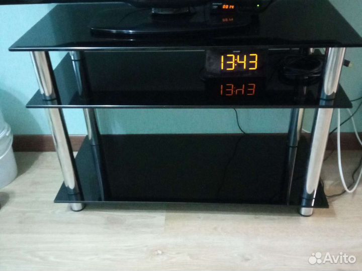 Стеклянная тумба под тв