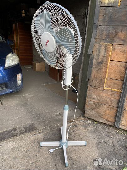 Вентилятор напольный Saturn