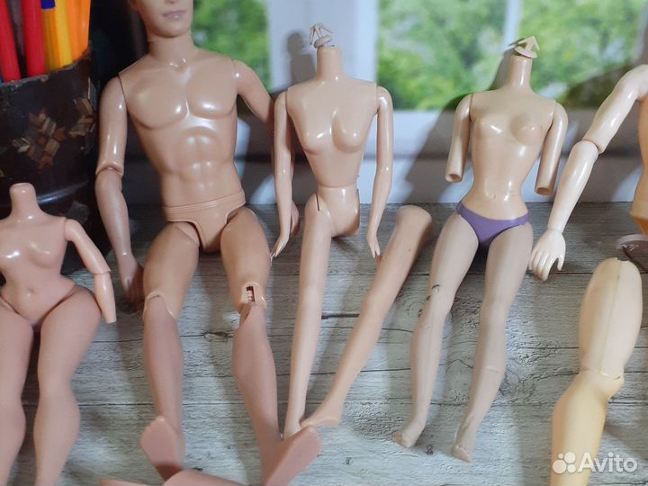 Куклы Барби и парни на запчасти