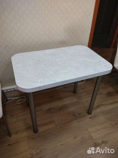 Кухонный стол