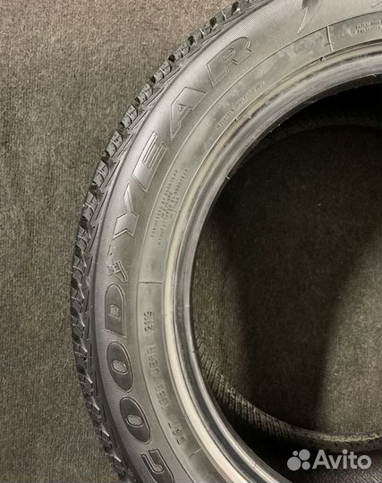 Goodyear UltraGrip Ice+ 215/55 R16