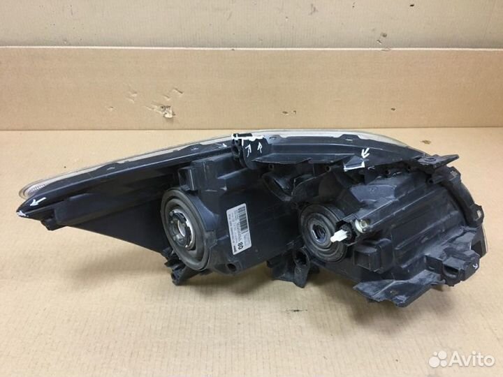 Фара передняя левая Toyota Auris 150