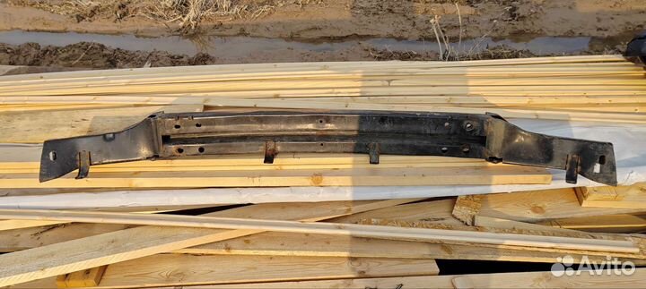 Усилитель бампера Toyota Land Cruiser 100