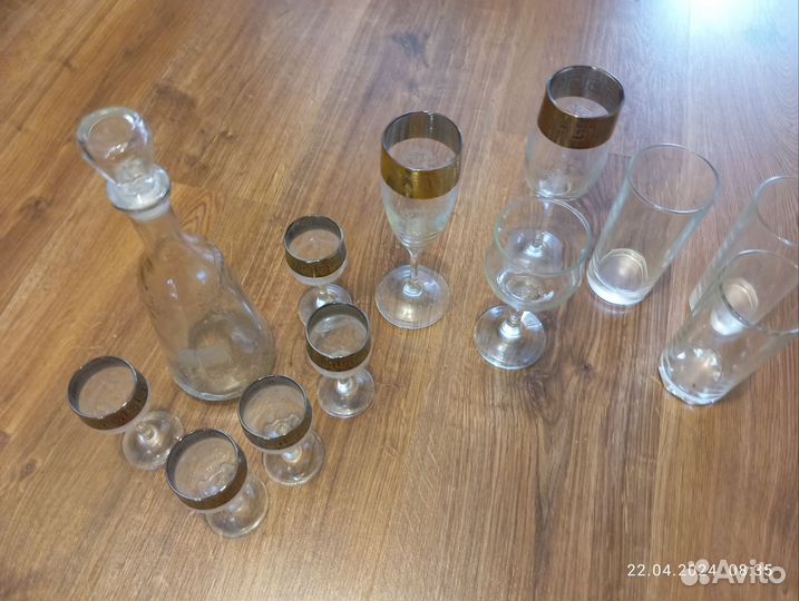 Бокалы, рюмки и графин