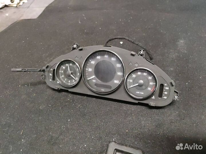 Панель приборов (щиток) Mercedes-Benz CLS-Класс