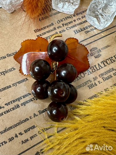 Винтажная брошь янтарь