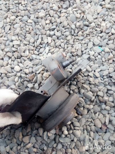 Передний поворотный кулак BMW X5 E53