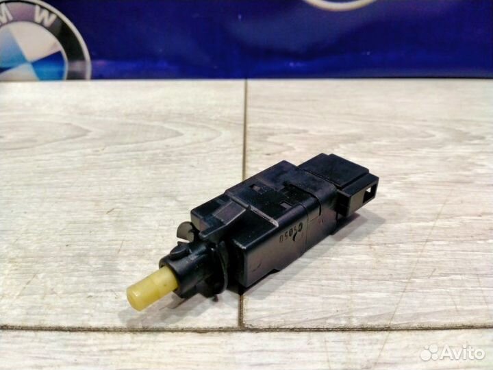 Выключатель стоп сигнала Mercedes-Benz 211.056 E