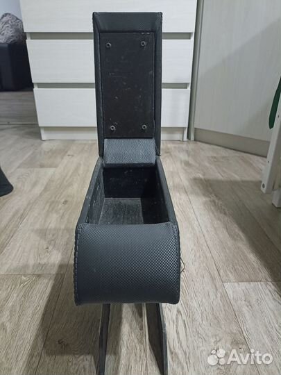 Подлокотник