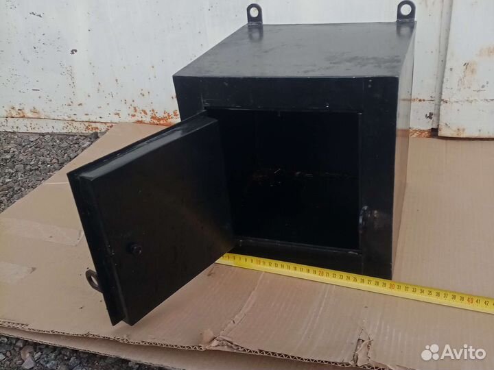 Сейф, металлический яшик шкаф