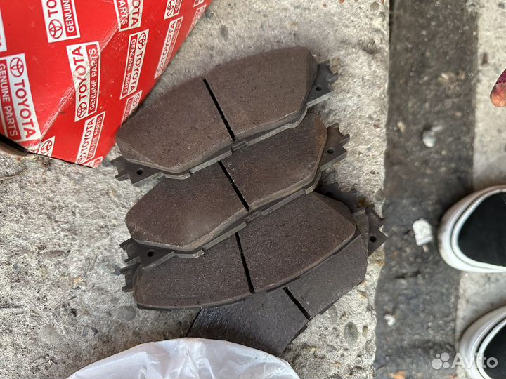 Колодки тормозные передние Toyota