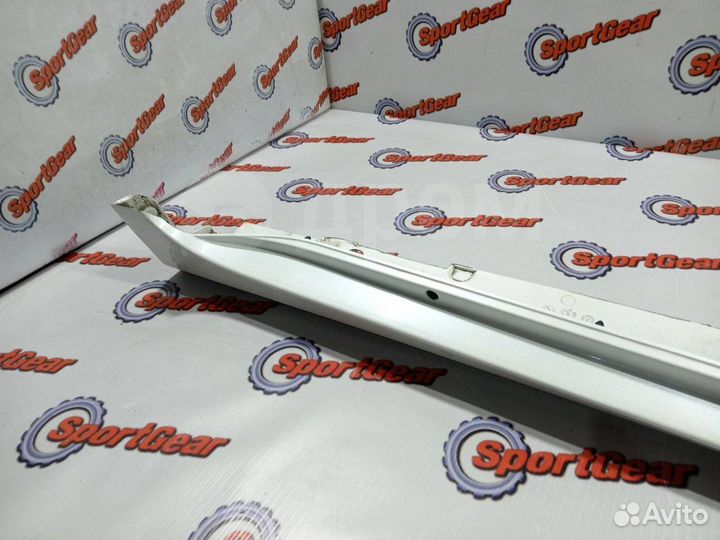 Накладка порога правая Toyota Prius Alpha ZVW40W