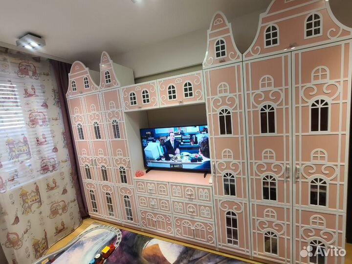 Сказочная детская мебель в комнату. Шкафы домиком