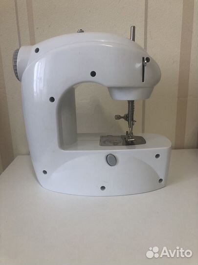 Мини швейная машинка Germanika