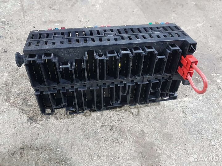 Блок предохранителей Volkswagen Passat B3