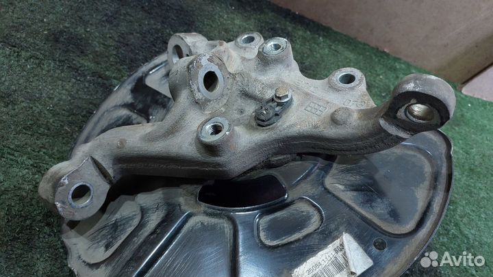 Кулак поворотный передний левый W212,S204,C207