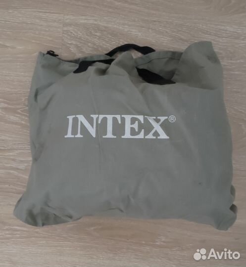Матрас надувной двухспальный Intex с вс. насосом