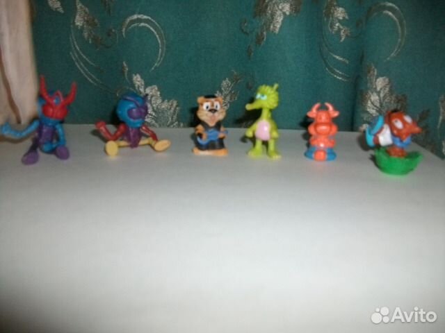 Фигурки и машинки из киндер-сюрприза