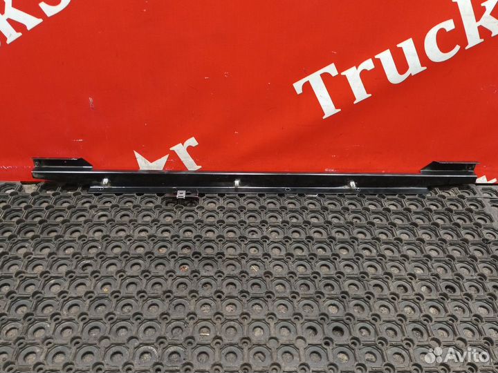 Кронштейн солнцезащитной шторки левый Daf XF106