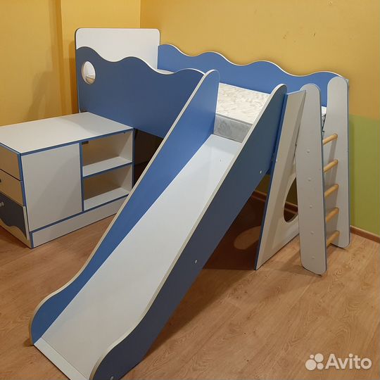 Детская кровать с горкой