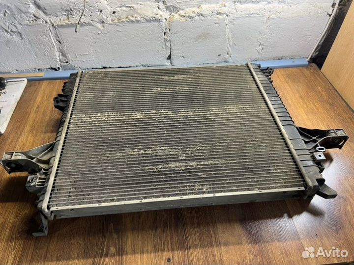 Радиатор охлаждения двигателя Volvo Xc90