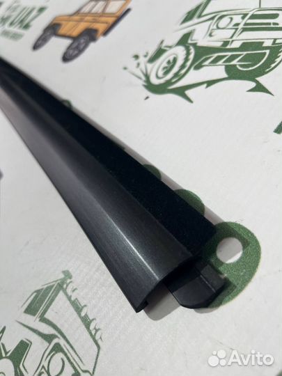 Наружный уплотнитель переднего левого стекла УАЗ