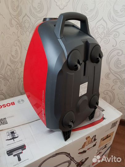 Пылесос с контейнером для пыли Bosch