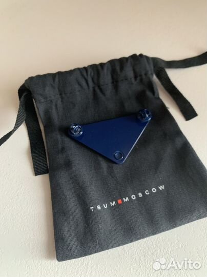 Брошь (значок) Prada