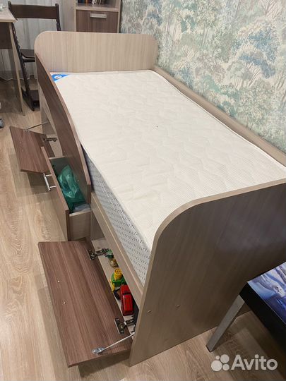Детская кровать с матрасом