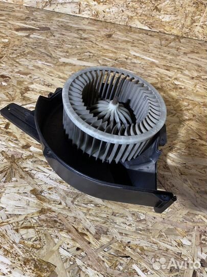 Моторчик отопителя Skoda Fabia 2 00-21