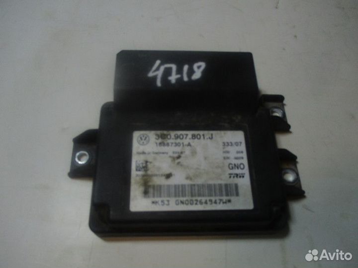 Блок управления парковочным тормозом Volkswagen