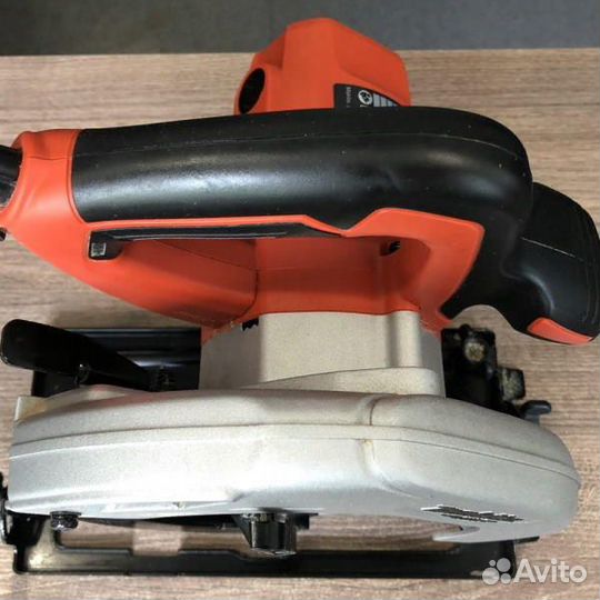 Дисковая пила Makita M5802