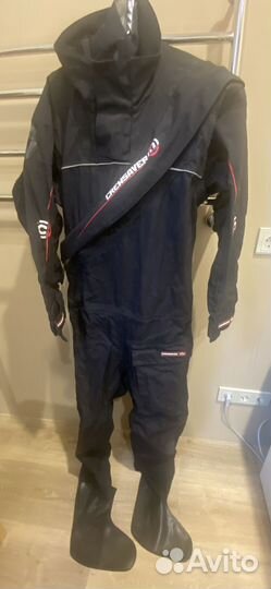 Сухой гидрокостюм