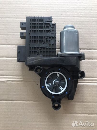 Моторчик правой двери Citroen C4 Grand Picasso